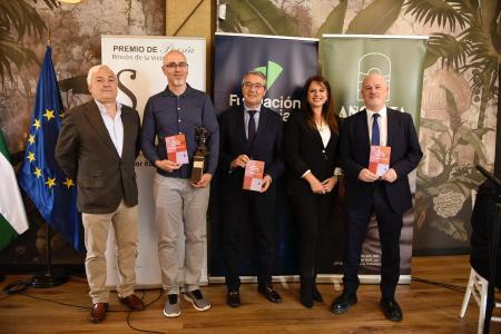 Rincón de la Victoria entrega el XXX Premio de Poesía In Memoriam Salvador Rueda al madrileño Jorge Fernández por el poemario `El tercer oleaje´