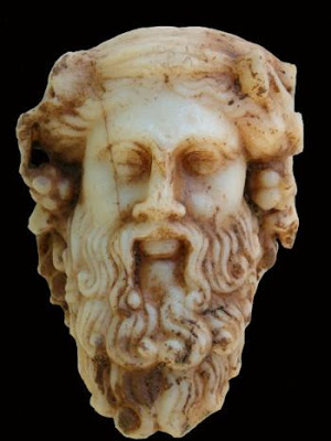 Herma hallada durante la excavación de la villa romana de Torre de Benagalbón