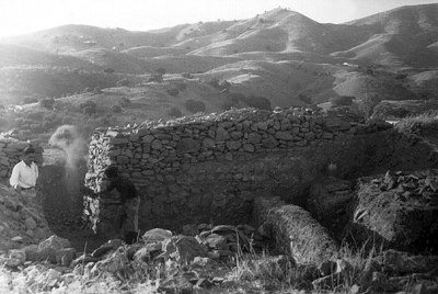 Excavaciones en el castillo del cerro del Castillón realizadas por Manuel Laza hacia 1956