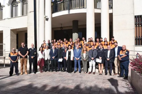 Salados y otros miembros del Ayto junto a los voluntarios de Protección Civil