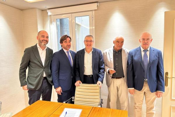 Alcalde, promotor, entidad bancaria, secretario ayto y notario.