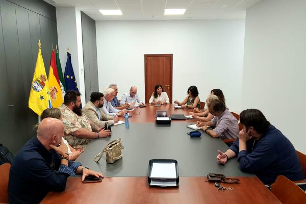 El Ayuntamiento de Rincón de la Victoria reúne a una amplia representación de asociaciones y empresarios en la III Mesa de Trabajo Sectorial de Comercio